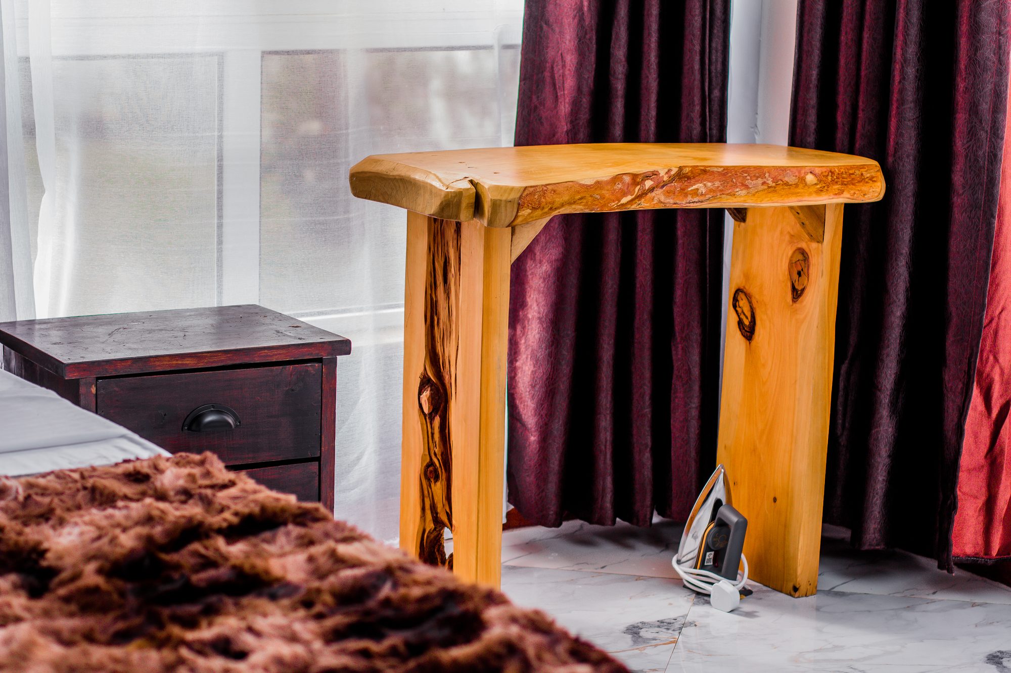 King Ragnar’s Quarters · timber console