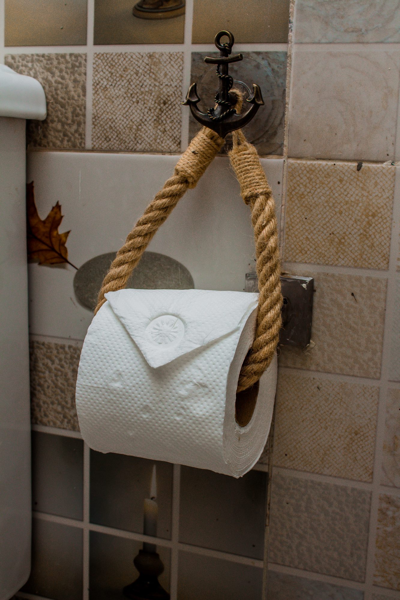 Second bathroom · rope roll holder